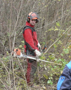 Herr Wansing mit dem Freischneider